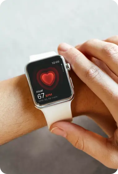 Foto de smartwatch medindo frequência cardíaca